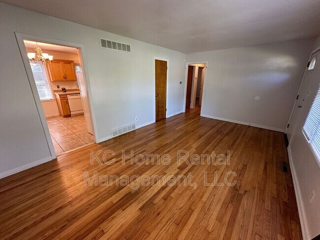 Building Photo - 5911 Farley Ave