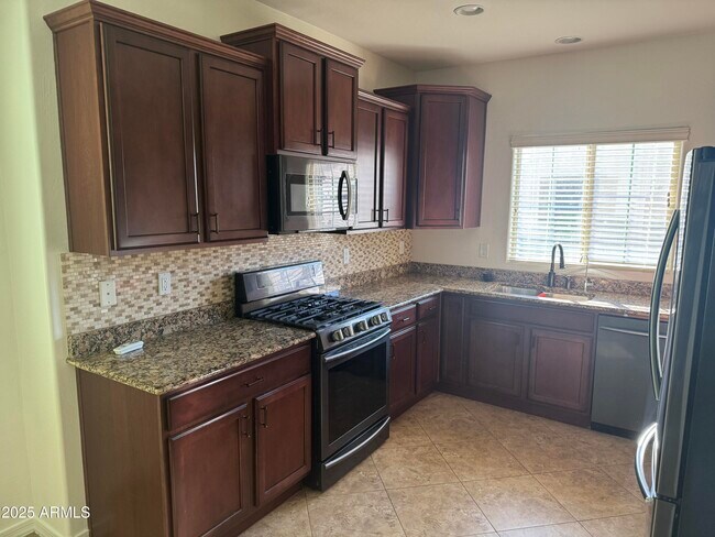 Building Photo - 3670 E Zachary Dr