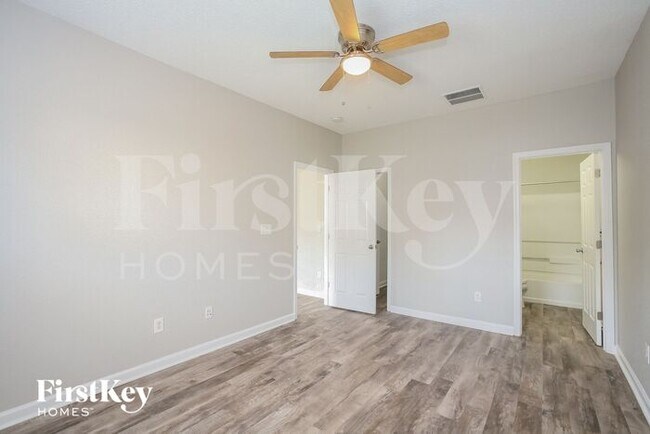 Building Photo - 15546 Outside Trail