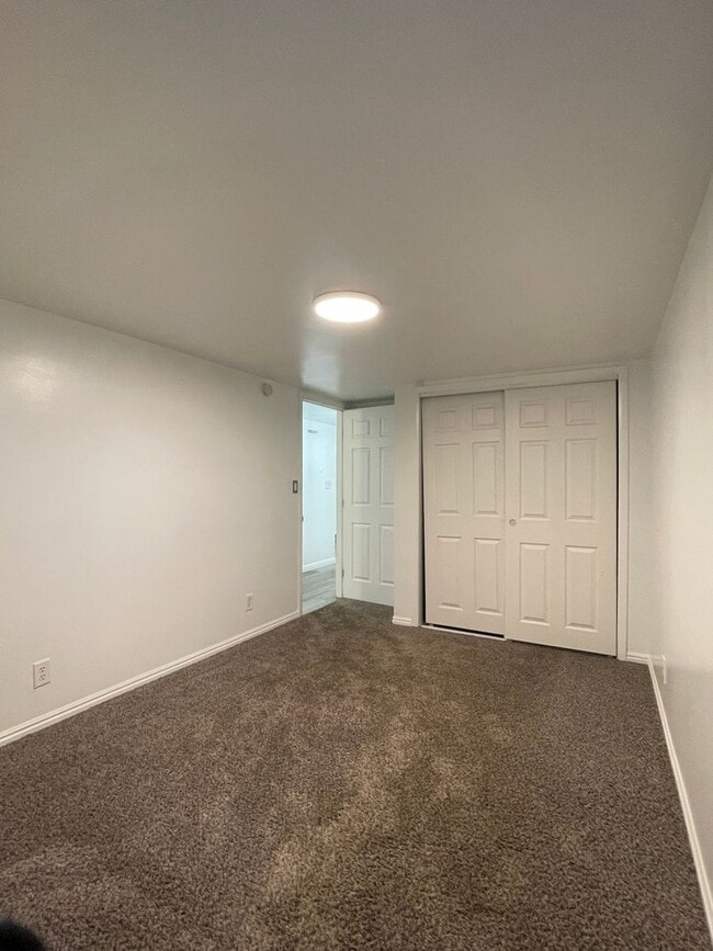Building Photo - 5520 S 2050 W