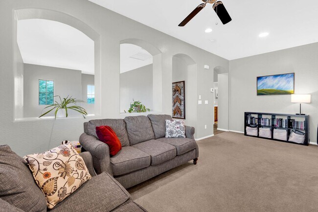 Building Photo - Stylish Home with Loft, Den, Great Room & ...