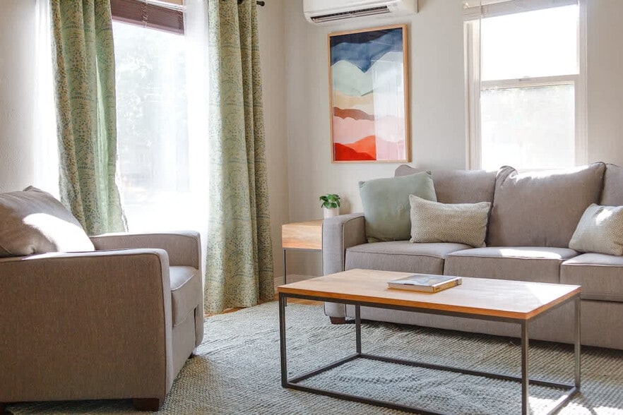 Building Photo - 920 W Lemp St