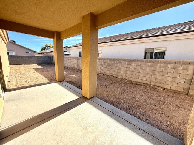 Building Photo - Great 3 Bedroom, 2 Bathroom Home Centrally Located- Available Now!