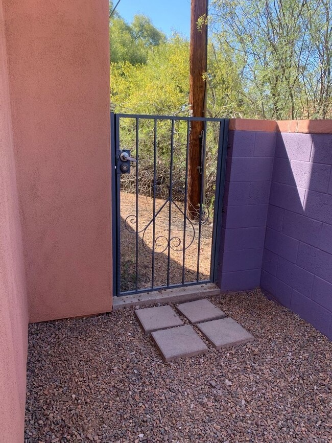 Building Photo - 2940 N Adelaide Farms Pl