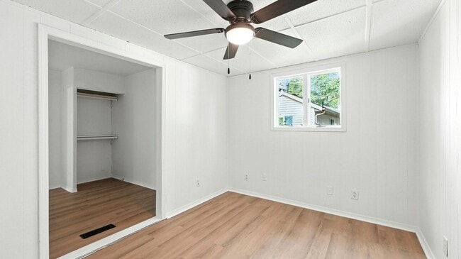 Building Photo - New 3 bedroom listing!