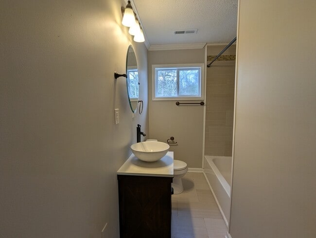 Building Photo - 508 Mahaley Ave