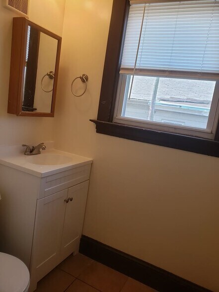 Building Photo - 234 Howard Ave