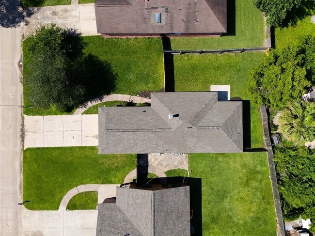 Building Photo - 8618 Van Hut Ln