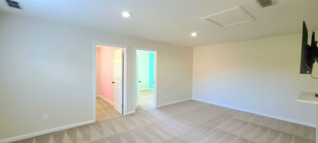 Building Photo - BEAUTIFULLY MAINTAINED SINGLE FAMILY HOME ...