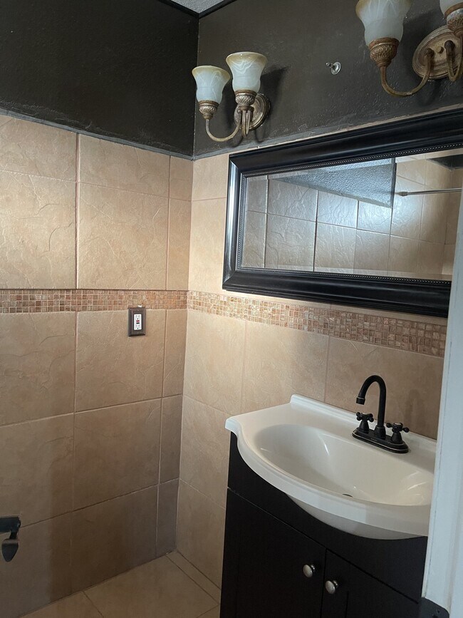 Building Photo - 82281 Rebecca Ct