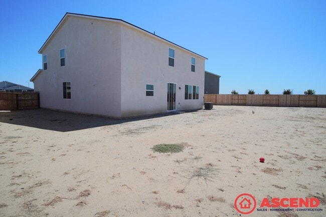 Building Photo - Lovely Home Near Frontier Highschool!