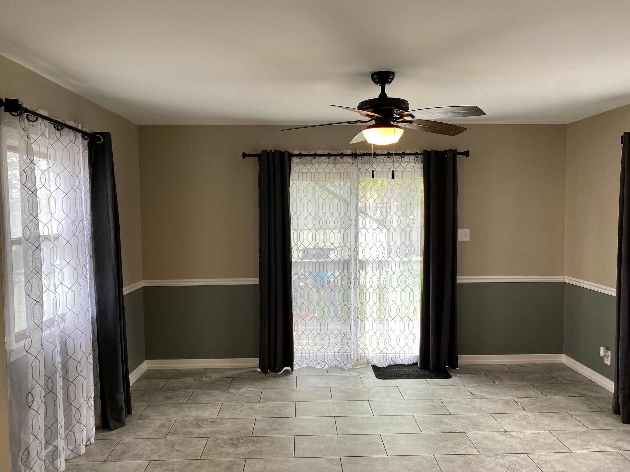 Large kitchen eating area or dining room - 6717 Huron Ave