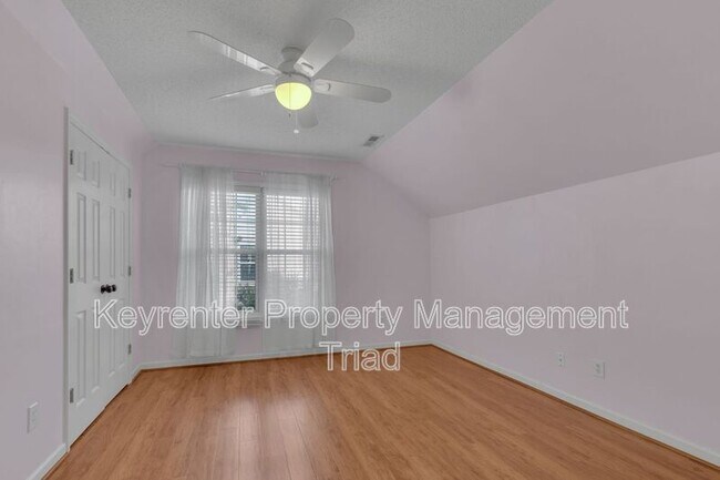 Building Photo - 3391 Valley Crossing Dr