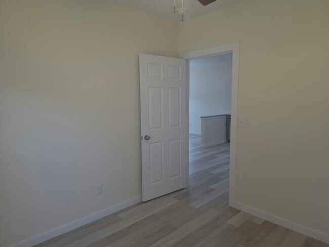 Building Photo - 119 Pine Island Dr
