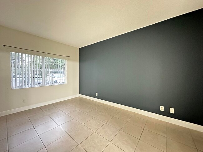 Building Photo - 671 Cypress Lake Blvd