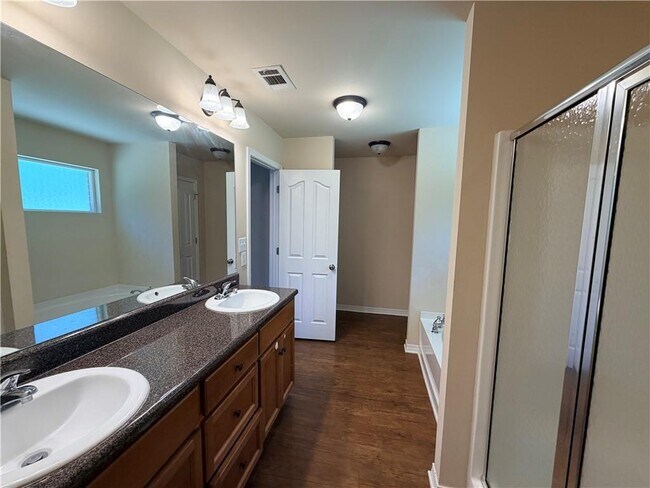 Building Photo - 9646 Estate Dr