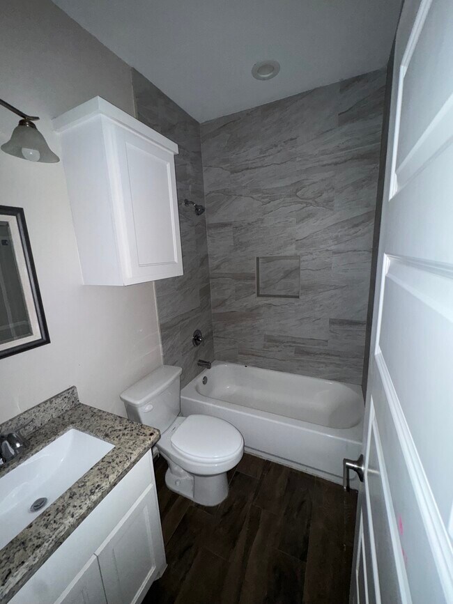 Building Photo - 2005 Jackson St