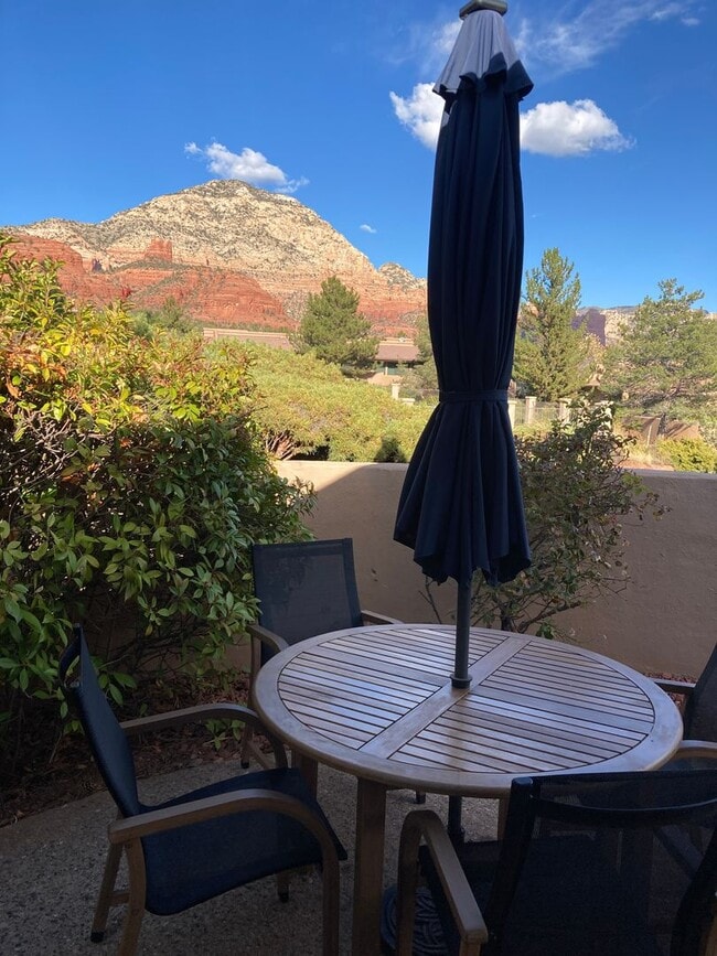 Building Photo - Gorgeous Furnished Arroyo Seco Townhouse with Fabulous Views!