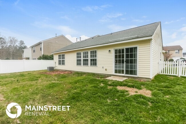 Building Photo - 2152 Mallard Pointe Dr