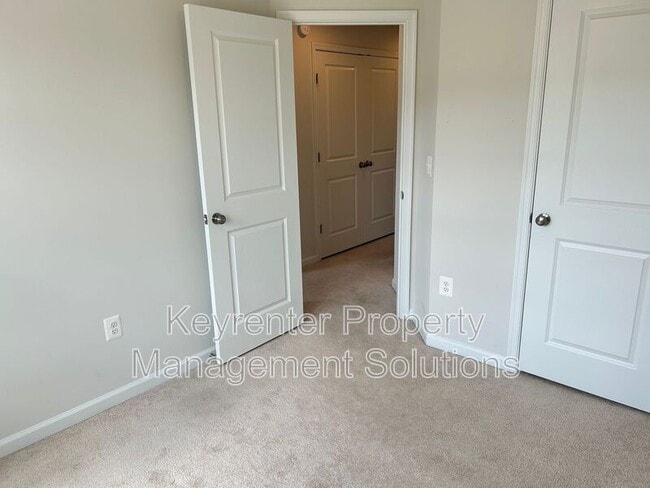 Building Photo - 213 Willowshire Ct
