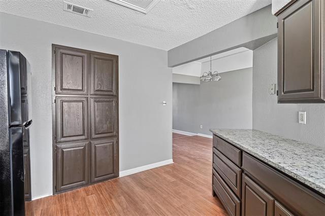 Building Photo - 804 Custer St