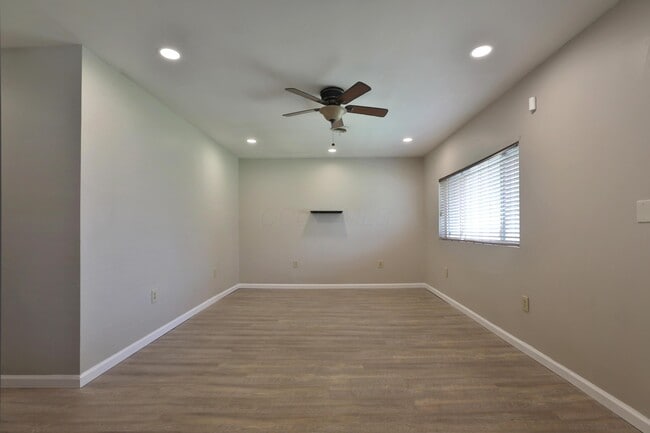 Building Photo - 3553 Brookside Blvd