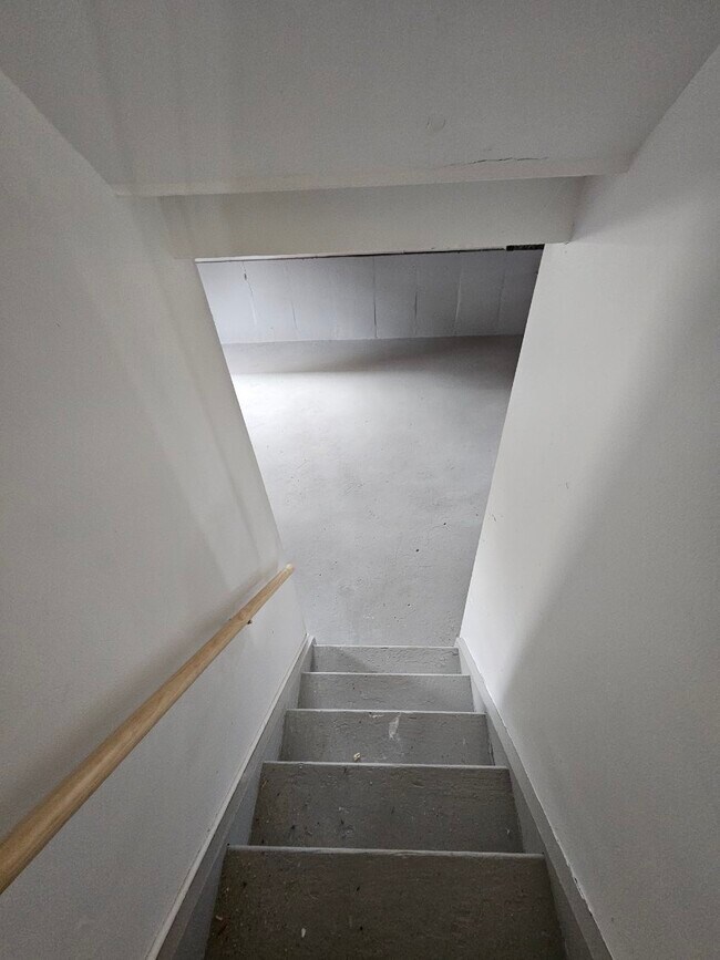 Building Photo - 7 Evergreen Dr