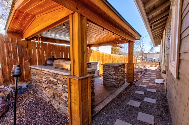 Building Photo - Stunning Remodeled Downtown Craftsman 3BD ...