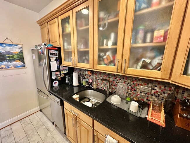 Building Photo - Dupont's Tree Lined Church Street 2 bedroom/1Bath Condo with Deck and Parking!
