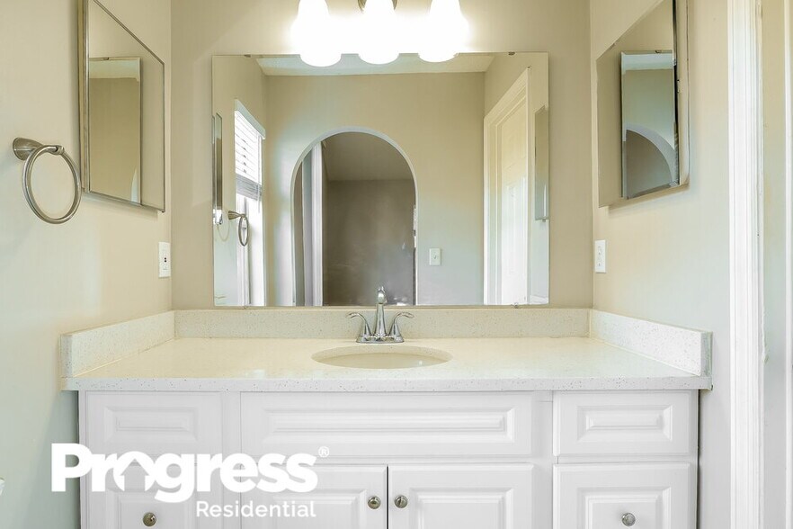 Building Photo - 1126 Brookwood Bluff Rd E