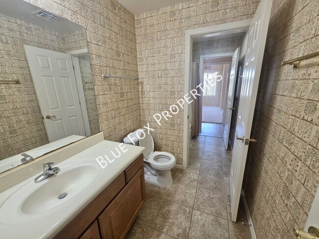Building Photo - 6078 N Panorama Park Dr