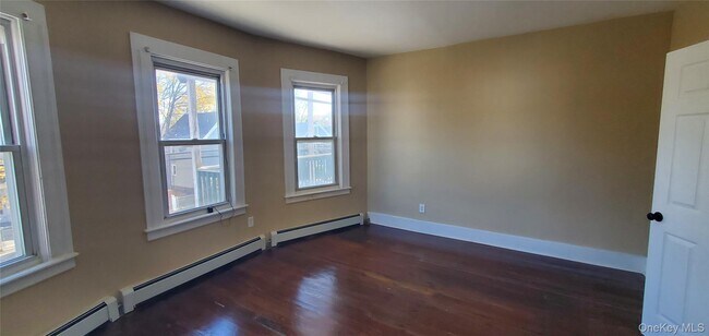 Building Photo - 197 Winnikee Ave