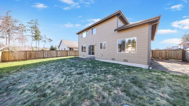 Building Photo - 4 Bed 2.5 Bath - Small Pet Friendly - Large Backyard - NAS Whidbey