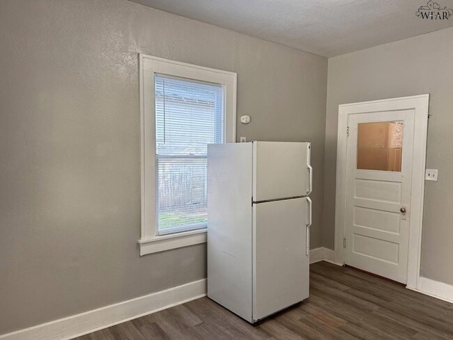 Building Photo - 1916 7th St