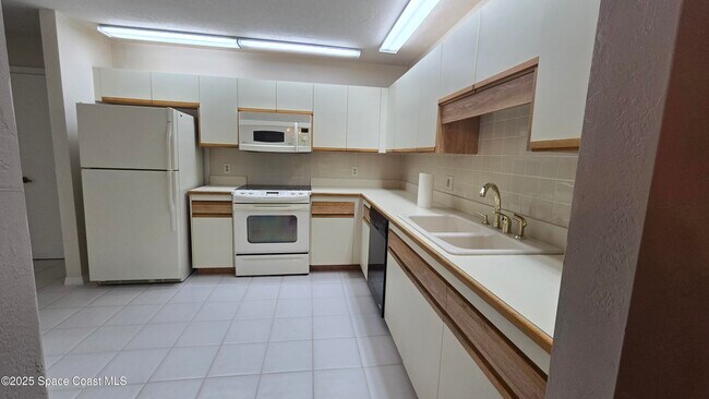 Building Photo - 816 Greenwood Manor Cir