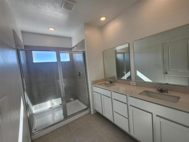 Building Photo - 2724 Skyline Lp