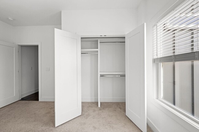 Building Photo - Modern 3BR/3.5BA home in Sylvan Summit, just minutes from downtown!