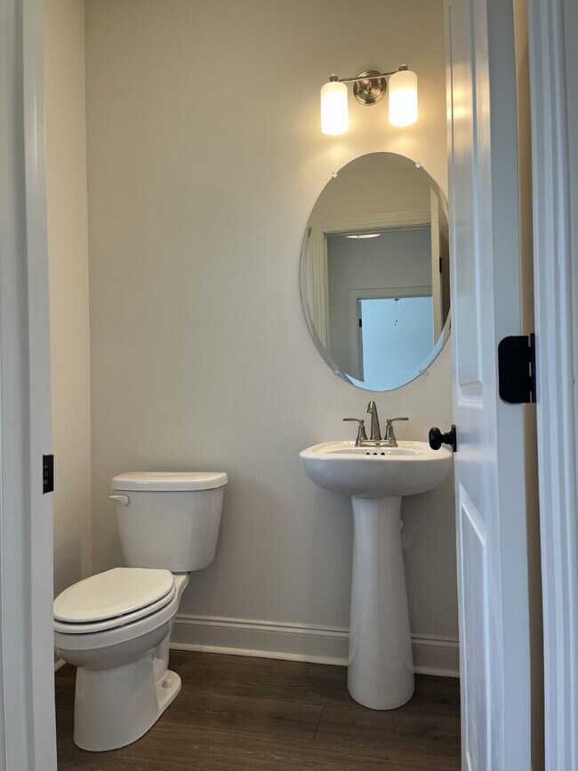 Building Photo - "Spacious 4-Bedroom Retreat with 3.5 Baths in Charming Mt. Juliet!"