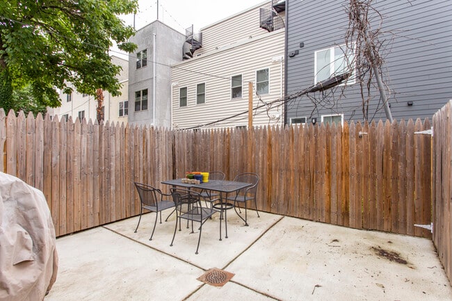 Building Photo - 1711 Latona St