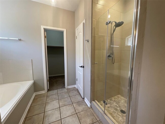 Building Photo - 3300 Bratton Heights Dr