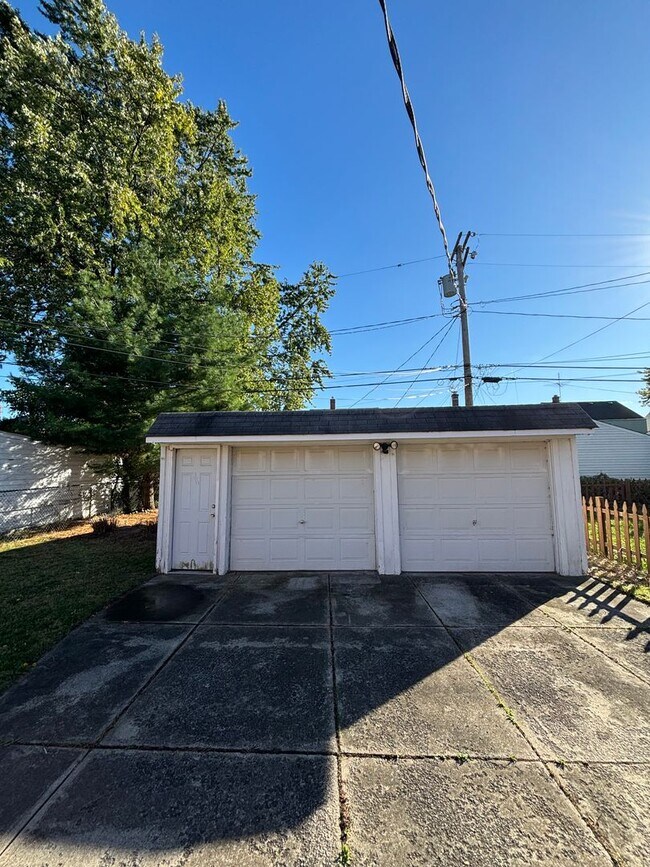 Building Photo - 20920 Morris Ave