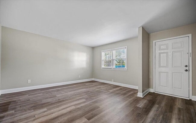 Building Photo - 731 Coventry Ln