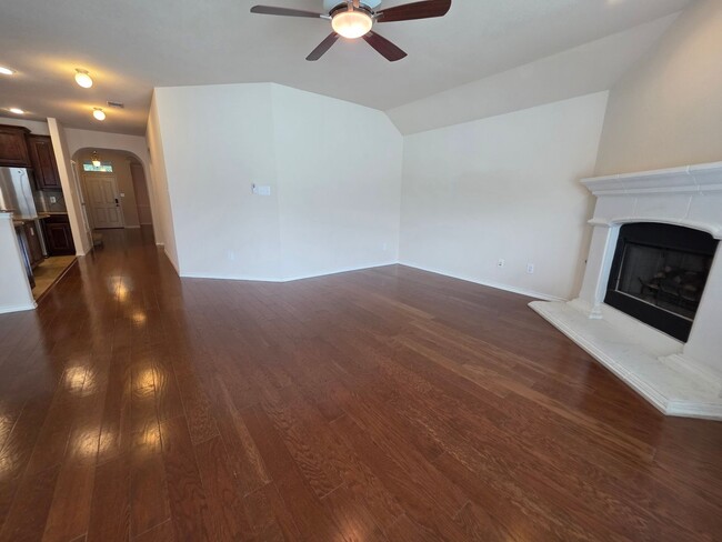 Building Photo - Heritage Craftsman Rental!