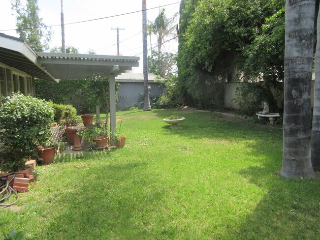 Building Photo - Book your appointment today for this cozy ...