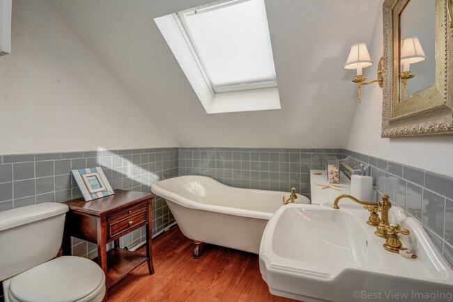 second bath - 292 D St