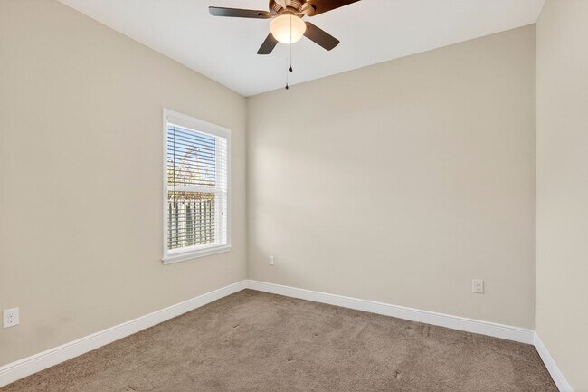 Building Photo - Modern 4-Bedroom Rental with Screened Patio & 2-Car Garage