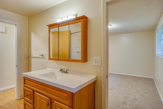 Building Photo - 13817 NE 35th Cir