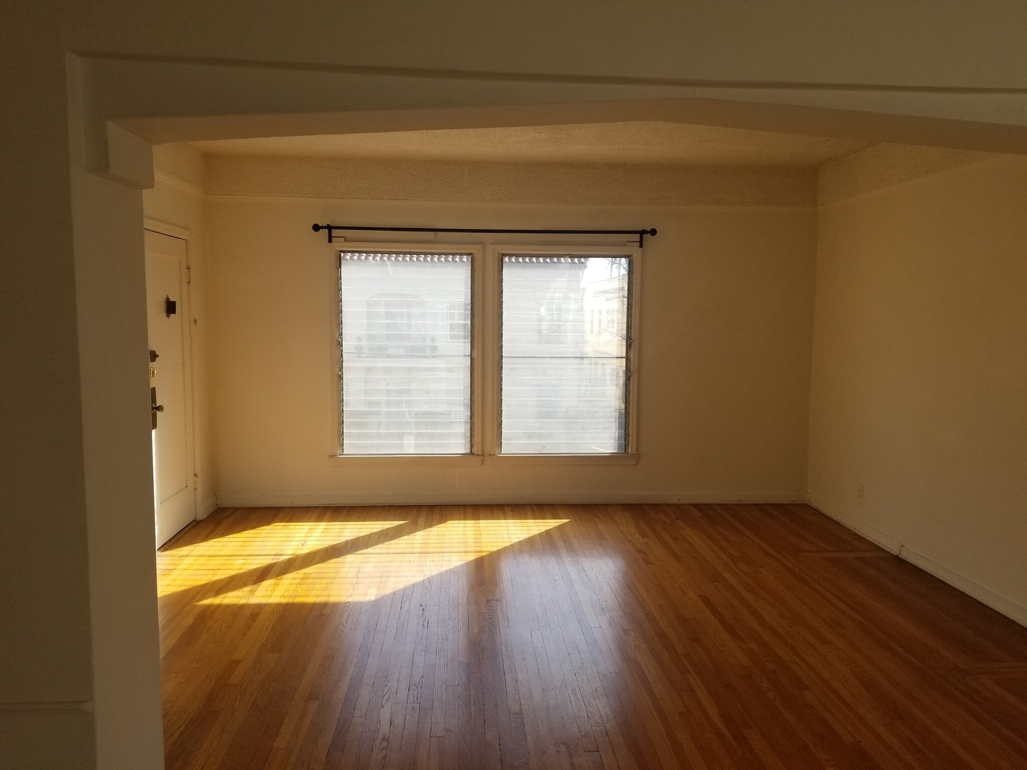 Building Photo - 466 N Orange Grove Ave