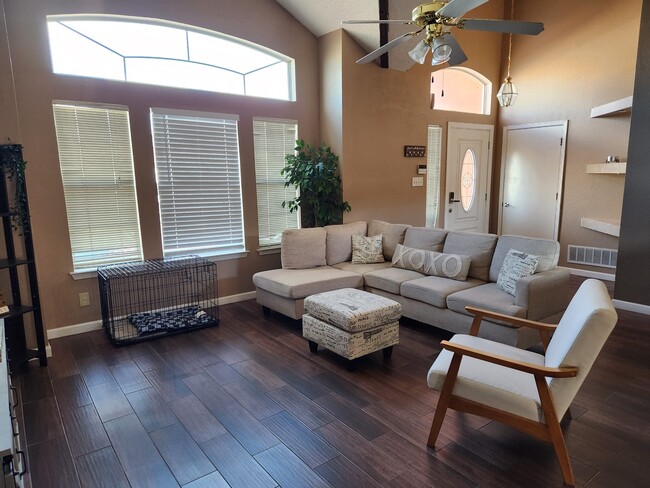 Building Photo - 3029 Tierra Salada Dr