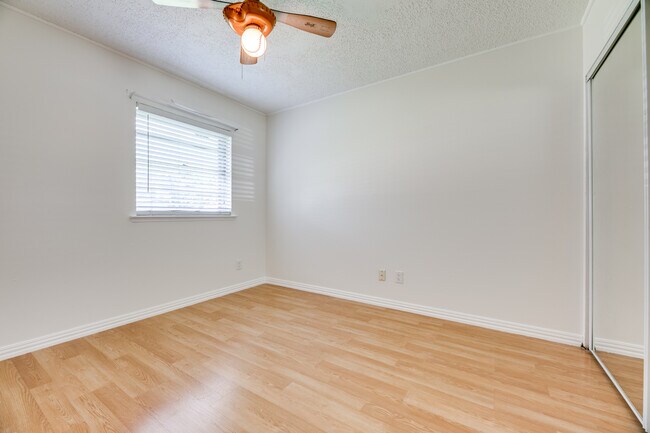 Building Photo - 209 Wake Dr